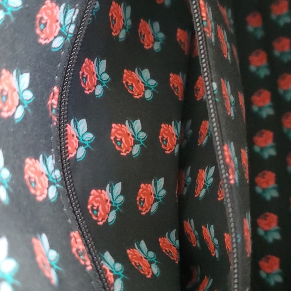 VERA BRADLEY ~ Zipper Closure Black Adjustable Shoulder Bag Multi-Pockets - Picture 11 of 15